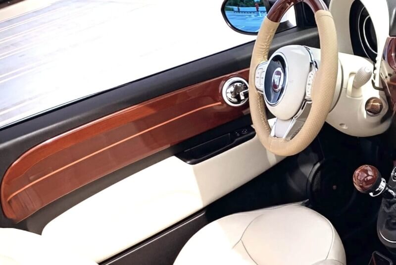【FIAT500】個性を演出!ドアパネルプレートのデザインバリエーション