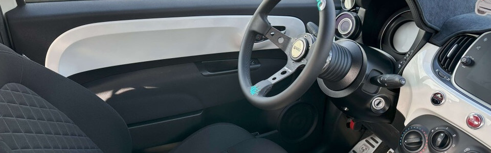 カスタムで個性を演出！ABARTH595のドアパネルプレートデザインを徹底