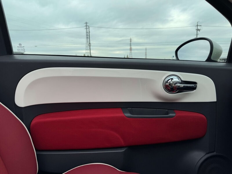 【FIAT500】ドアパネルプレートとは?交換・装飾のメリット